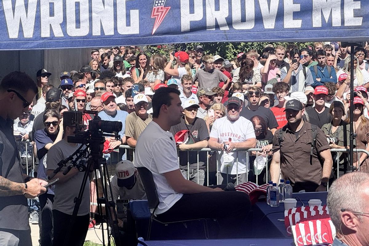 charlie kirk, Charlie Kirk ditembak, siapa charlie kirk, charlie kirk ditembak mati, Charlie Kirk Donald Trump, Profil Charlie Kirk, Aktivis Konservatif Sekutu Trump yang Tewas Ditembak di Utah, Profil Charlie Kirk, Aktivis Muda Pendiri Turning Point USA, Charlie Kirk Dekat dengan Donald Trump, Kehidupan dan Aktivitas Publik Charlie Kirk, Figur Konservatif sekaligus Kontroversial, Warisan Politik Charlie Kirk