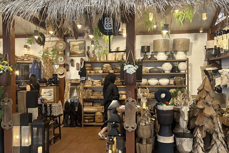 Inacraft, Inacraft 2025, Jenis barang yang ada di Inacraft 2025, pameran inacraft, pameran inacraft 2025, inacraft 2025 october, Inacraft 2025, Ini 10 Jenis Barang UMKM Indonesia yang Bisa Ditemukan, 1. Kain batik, 2. Tas rotan, tenun, dan kulit, 3. Busana dari batik dan tenun, 4. Perhiasan, 5. Alat masak dan perlengkapan makan, 6. Barang dekorasi rumah, 7. Kipas tangan, 8. Sepatu, 9. Produk perawatan kulit, 10. Kebaya