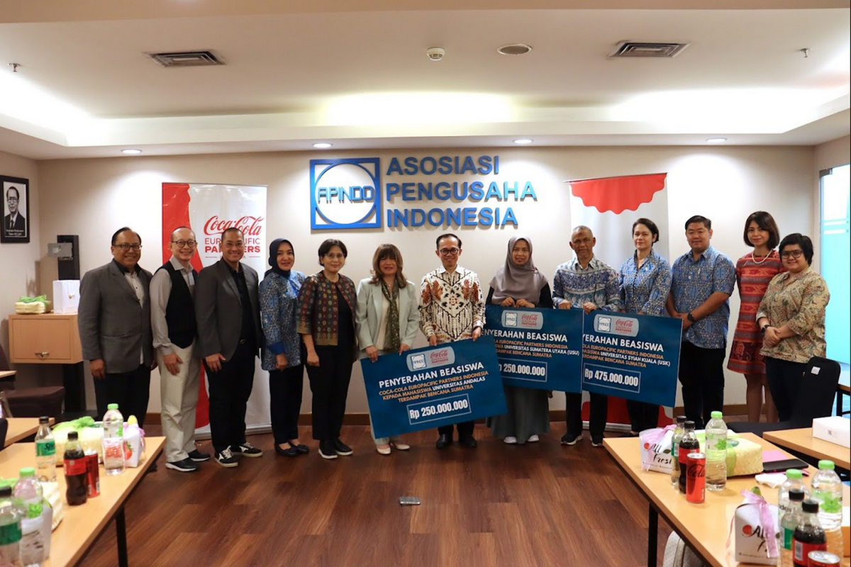CCEP Indonesia, CCEP Indonesia Salurkan Beasiswa untuk Mahasiswa Terdampak Bencana Sumatera
