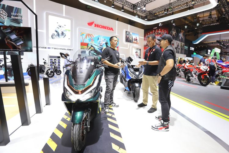 warna baru, PCX 160, Honda PCX 160, AHM Segarkan PCX 160 dengan Warna Baru, Harga mulai Rp 34 Jutaan