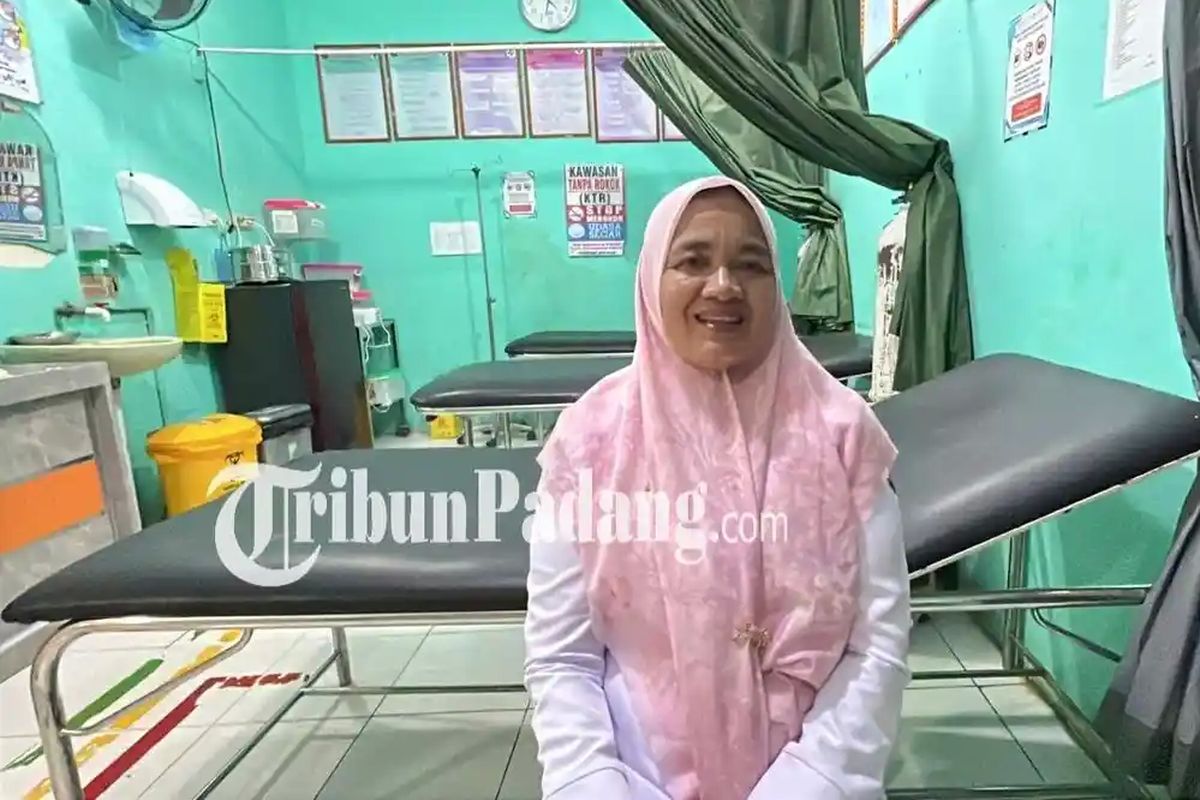 Agam, Malam Panjang Bidan Fetri, Tangani Puluhan Korban Banjir Bandang di Puskesmas Koto Alam, Peringatan Awal sebelum Galodo Datang, “Air Naik!” Warga Berlarian ke Puskesmas, Naluri Ibu dan Sumpah Profesi, Tandu Darurat dari Kain Sarung, IGD Penuh, Lantai Puskesmas Jadi Ruang Perawatan, Data Korban Banjir Bandang Agam, Kebutuhan Mendesak Korban Banjir Bandang
