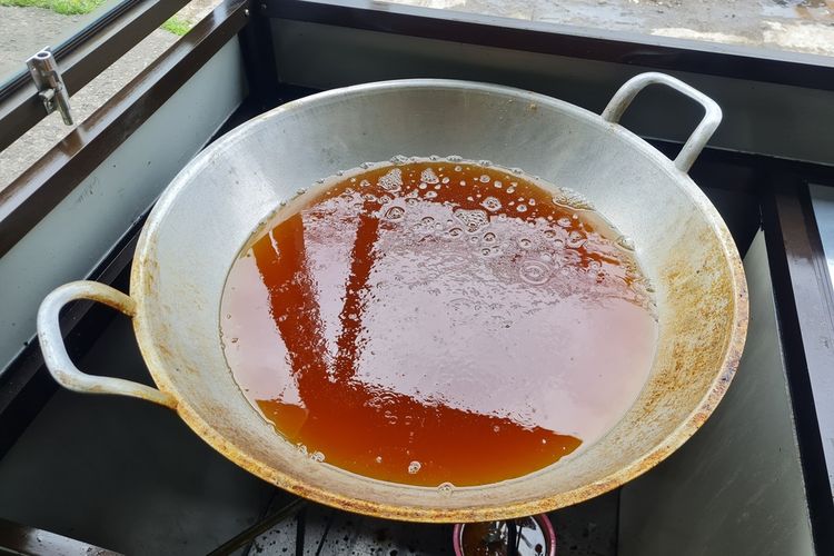 Minyak goreng, minyak goreng, minyak goreng palsu, Minyak Goreng, Minyak Goreng Palsu, Penipuan minyak goreng, ciri minyak goreng palsu, Minyak Goreng Palsu Muncul Lagi, Kenali Bedanya Sebelum Beli, Modus Pemalsuan Minyak Goreng Sunco, Ciri-Ciri Fisik Minyak Goreng Palsu, Barang Bukti dan Sanksi Hukum, Imbauan agar Tidak Tertipu Minyak Palsu