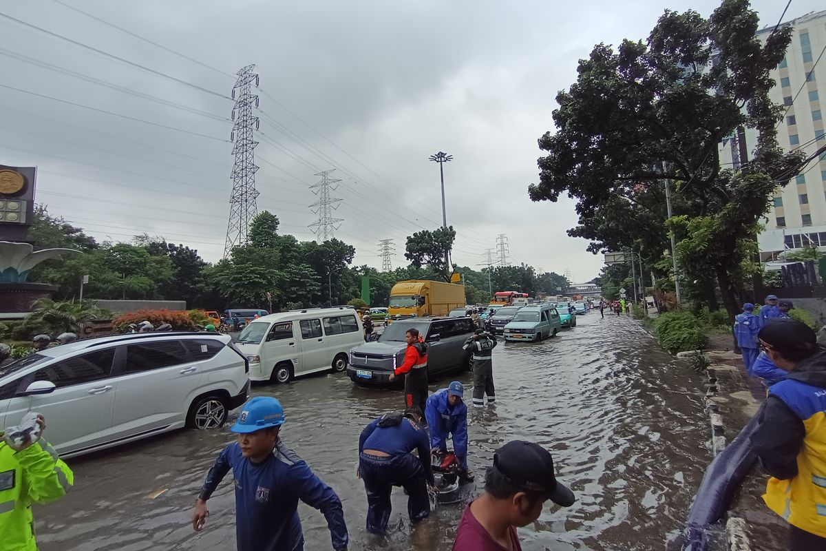 hujan deras, Cara Pantau Kemacetan Jalan Raya Akibat Banjir dari Ponsel