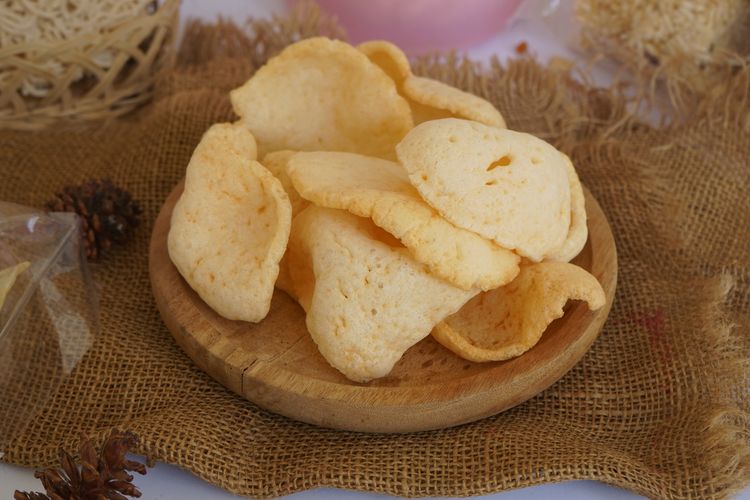 lauk, TasteAtlas, 10 Lauk Pendamping Khas Indonesia Terbaik Versi TasteAtlas, Ada Favoritmu?, 1. Perkedel, 2. Tempe Mendoan, 3. Nasi Kuning, 4. Sambal, 5. Tempe Goreng, 6. Sambal Matah, 7. Krupuk, 8. Krupuk Udang, 9. Nasi Timbel, 10. Tumis Kangkung