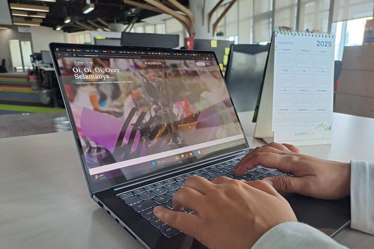 Lenovo, laptop lenovo, laptop, Intel Core Ultra, laptop AI, Yoga Pro 7i Aura Edition, prosesor Intel Core Ultra, Maksimalkan Kreativitas dengan 3 Fitur Eksklusif dan Kompatibilitas Aplikasi Editing di Lenovo Yoga Pro 7i Aura Edition, 1. Smart Share, 2. Smart Care, 3. Smart Mode, Kompatibel dengan aplikasi ISV, Sediakan layanan Accidental Damage Protection