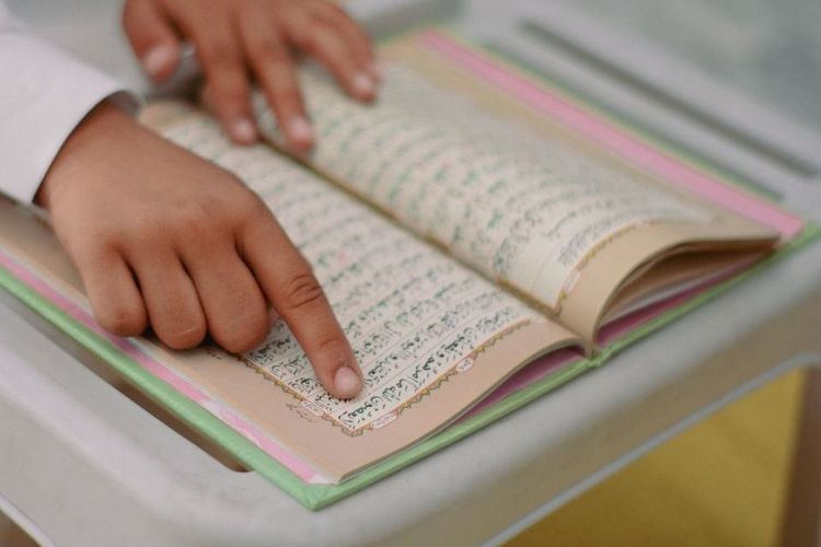 Lailatul Qadar, 5 Amalan Lailatul Qadar yang Dianjurkan pada 10 Malam Terakhir Ramadhan, 1. Memperbanyak shalat malam, 2. Memperbanyak dzikir dan doa, 3. I'tikaf di Masjid, 4. Membaca Al-Quran dan merenungi maknanya, 5. Bertaubat dan memohon ampun