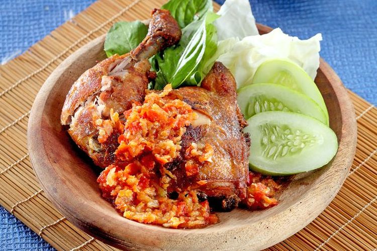 Indonesia, 20 Kuliner Indonesia yang Mendunia Versi TasteAtlas 2026, 1. Sate kambing, 2. Soto betawi, 3. Siomay, 4. Batagor, 5. Pisang goreng, 6. Nasi goreng ayam, 7. Bubur ayam, 8. Perkedel, 9. Ayam goreng, 10. Klepon, 11. Pempek, 12. Rawon, 13. Nasi Uduk, 14. Tempeh mendoan, 15. Pecel, 16. Bebek goreng, 17. Ikan bakar, 18. Sambal terasi, 19. Ayam penyet, 20. Odading
