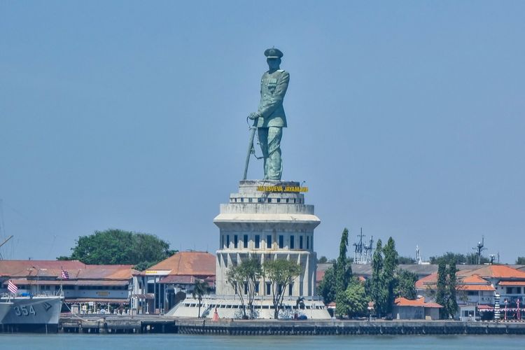 wisata surabaya, Museum, tempat wisata surabaya, museum surabaya, museum di surabaya, apa saja museum di Surabaya, museum Surabaya apa saja, Rekomendasi Wisata Edukatif Surabaya, Seru dan Penuh Sejarah!, 1. Museum Empu Tantular, Jejak Peninggalan Sejarah di Sidoarjo, 2. Museum Kesehatan Dr. Adhyatma, MPH, 3. House of Sampoerna, Kisah Bisnis dari Sebuah Pabrik Rokok Tua, 4. Tugu Pahlawan, Simbol Heroik Arek-arek Suroboyo, 5. Museum Sejarah Indonesia, Wajah Kepemimpinan Negeri, 6. Monumen Jalesveva Jayamahe, Simbol Kejayaan di Laut, 7. Museum Kapal Selam (Monkasel), Menyelami Dunia Bawah Laut, 8. Perpustakaan Medayu Agung, Harta Karun Buku Langka