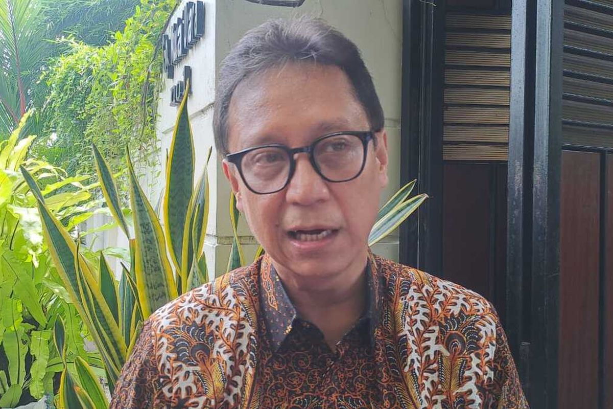 Budi Gunadi Sadikin, obesitas, lingkar perut, Menkes, Menkes Budi Gunadi, ukuran celana 33 pria, ukuran celana 33 lebih cepat menghadap allah, bahaya ukuran celana 33 bagi pria, risiko kesehatan ukuran celana 33, Menkes Ingatkan Bahaya Ukuran Celana 33 bagi Pria, Apa Risiko Kesehatannya?