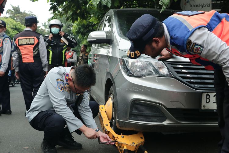 Dishub Depok, parkir liar, parkir sembarangan, Parkir Sembarangan di Depok Bakal Disanksi, Ini Lokasi yang Dilarang
