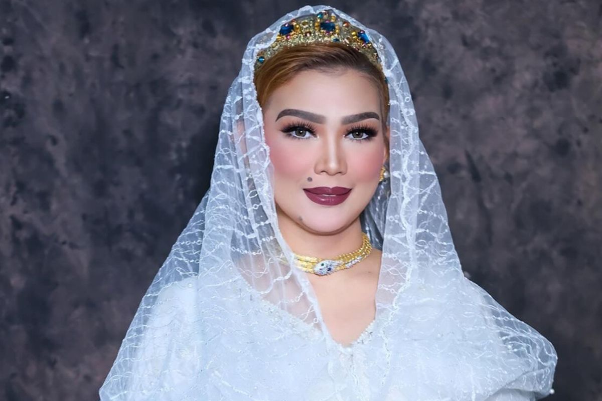 Kalimantan Timur, Sarifah Suraidah, Sosok Sarifah Suraidah Istri Gubernur Kaltim yang Disorot Saat Blusukan, Segini Harta Kekayaannya, Viral karena Gaya Busana saat Blusukan, Profil dan karier politik, Dunia usaha dan kegiatan sosial, Rincian harta kekayaan, Komentar Rudy Mas'ud soal mobil dinas Rp 8,5 miliar