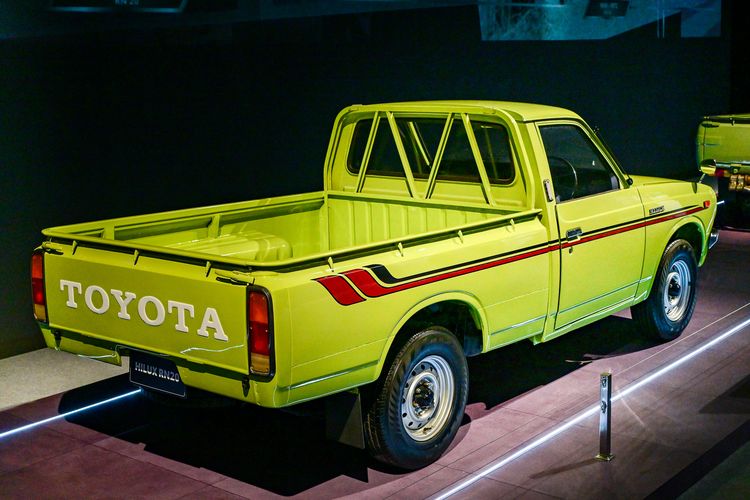 Hilux, Toyota, pikap, Pikap Kabin Ganda, evolusi toyota hilux, Setengah Abad Evolusi Toyota Hilux