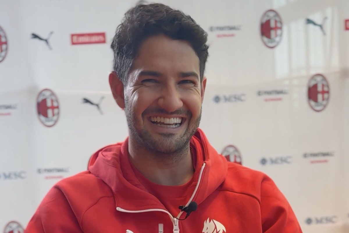 AC Milan, Alexandre Pato, Ronaldo, Kaka, Ronaldo Luis Nazario de Lima, Cerita Pato Duduk Sebelah Maldini, Digojlok Ronaldo di Loker AC Milan