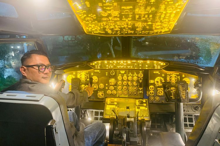 Tunjungan Surabaya, pesawat, cafe, libur Lebaran, tunjungan surabaya, Sensasi Bersantai di Kabin Pesawat Boeing, pengalaman Unik Saat Libur Lebaran di Surabaya, Dari coffee &amp; pastry menuju konsep resto and bar, Bersantai dalam kabin boeing 737-300, Tempat nongkrong baru favorit berbagai kalangan, Inspirasi dari dunia aviasi