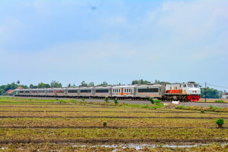 Daop 9 Jember, Gunung Semeru, Jawa Timur, gunung semeru, daop 9 jember, Pascaerupsi Gunung Semeru, Pascaerupsi Gunung Semeru, KAI Pastikan Jalur Kereta di Daop 9 Jember Aman dan Normal, Pengecekan Jalur dan Keamanan Operasional KA, Hasil Pemeriksaan KAI, Antisipasi dan Mitigasi Gangguan Vulkanik, Keamanan Penumpang Menjadi Prioritas KAI, Koordinasi dengan BPBD dan PVMBG, Erupsi Gunung Semeru