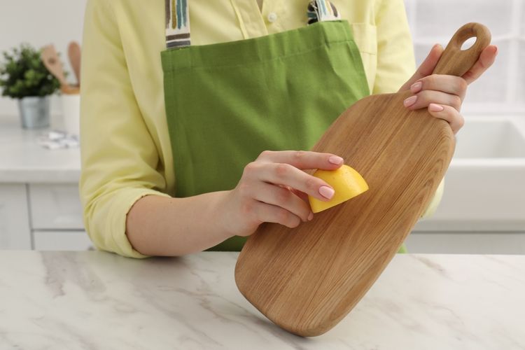 benda dapur, Benda dapur yang jarang dibersihkan, Benda dapur yang terlewat dibersihkan, benda dapur yang kotor, 6 Benda di Dapur Ini Sering Lupa Dibersihkan, Awas Jadi Sarang Kuman, 1. Wastafel, 2. Spons cuci piring, 3. Rak kulkas, 4. Talenan, 5. Coffee maker, 6. Tempat bumbu