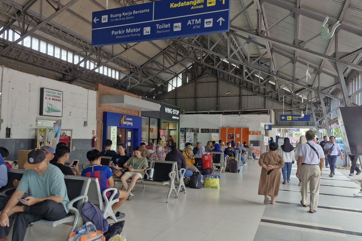 KAI Daop 4 Semarang, KA Argo Bromo Anggrek, KA terlambat, ka argo bromo anggrek anjlok, KA Argo Bromo Anggrek Anjlok di Subang, KA terlambat imbas KA Argo Bromo Anggrek anjlok, Daftar 10 KA di Daop 4 Semarang yang Terimbas Anjloknya KA Argo Bromo Anggrek, 10 Kereta dari Arah Barat dan Timur Mengalami Keterlambatan, 4 Kereta Akan Dialihkan Lewat Jalur Selatan, KAI Sediakan Opsi Refund dan Penjadwalan Ulang, Kronologi Anjloknya KA Argo Bromo Anggrek di Subang, Perbaikan Butuh Waktu 8-10 Jam, KAI Minta Maaf