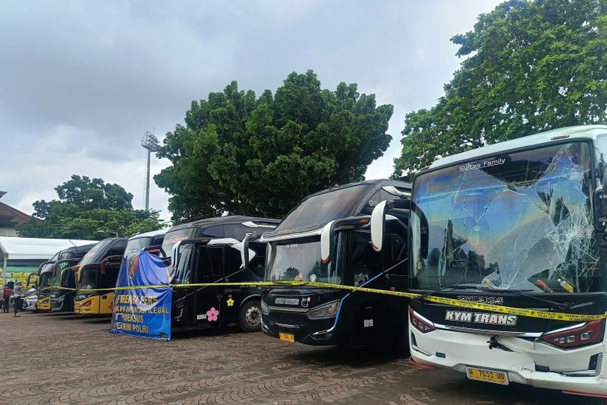 impor pakaian bekas, TPPU, Bos PO KYM Trans Diduga Cuci Uang dari Impor Pakaian Bekas, 7 Unit Bus Disita Bareskrim Polri, Bagaimana Modus Pencucian Uang yang Dilakukan Para Tersangka?, Sejak Kapan Bisnis Ilegal Ini Berjalan?, Bagaimana Skema Impor Pakaian Bekas Ilegal Dilakukan?, Aset Apa Saja yang Digunakan untuk Menyamarkan Hasil Kejahatan?