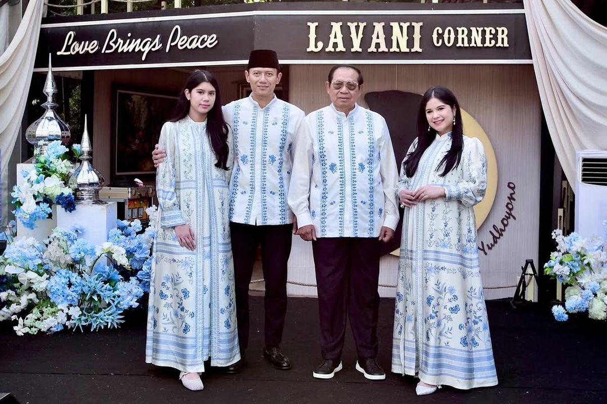 Agus Harimurti Yudhoyono, Annisa Pohan, Idul Fitri, Inspirasi Sarimbit Lebaran ala Annisa Pohan, Paduan Putih dan Biru