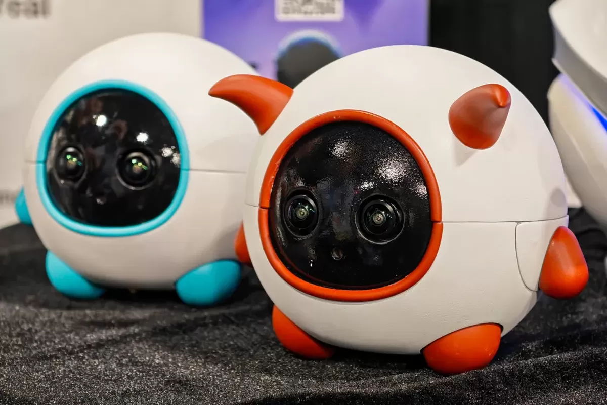 CES 2026, Aura, robot pendamping hewan, Robot Pengawas Hewan Peliharaaan Ini Bisa Rekam dan Edit Video Sekaligus