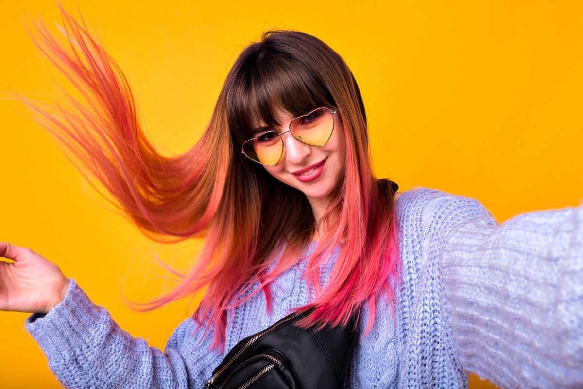 rambut diwarnai, shampo anti ketombe, hindari penggunaan shampo anti ketombe pada rambut diwarnai, rambut diwarnai luntur, Jangan Pakai Shampo Anti Ketombe pada Rambut Berwarna, Simak Alasannya