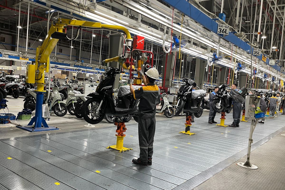 Industri 4.0, Intip Produksi Motor VinFast: Robot Otomatis &amp; Teknologi Canggih, Proses di Bengkel Bodi, Tahap Pengecatan, Lini Perakitan Umum dan Inspeksi, Kapasitas Produksi dan Target Global