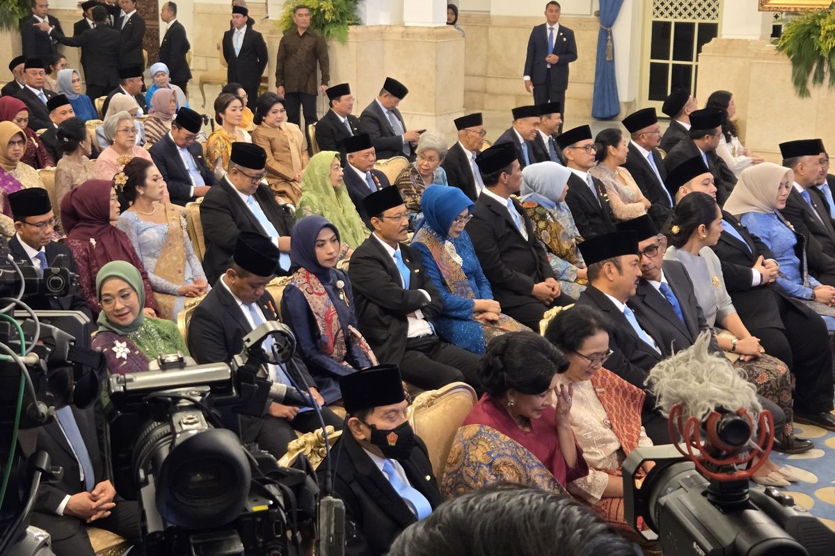 seniman, bintang kehormatan, budayawan, tanda kehormatan bintang, Presiden Prabowo, Cak Nun hingga Slamet Rahardjo, 14 Budayawan dan Seniman Terima Bintang Kehormatan dari Prabowo