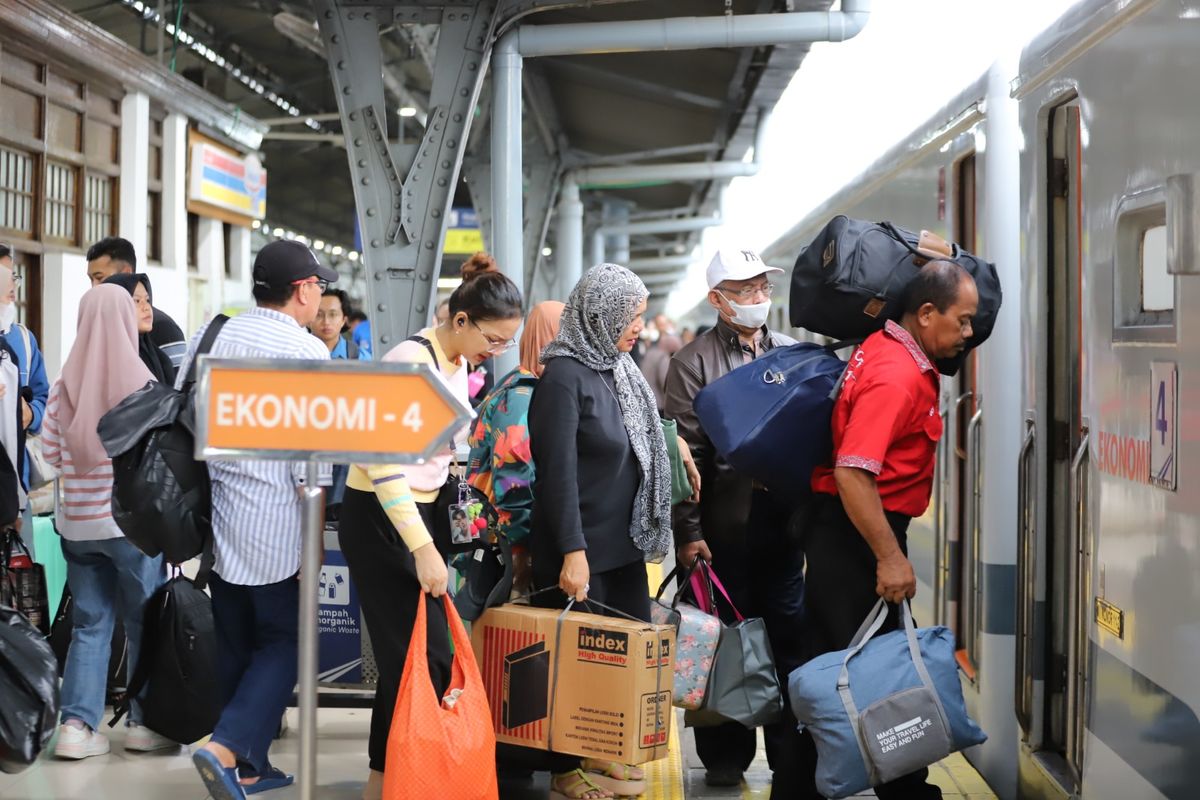 Kereta Api, kereta api, kai daop 5 purwokerto, aturan bagasi kereta api, bagasi kereta muat koper ukuran berapa, Aturan Bagasi bagi Penumpang Kereta Api, Cek Penjelasan KAI Terkait Ukuran dan Larangannya