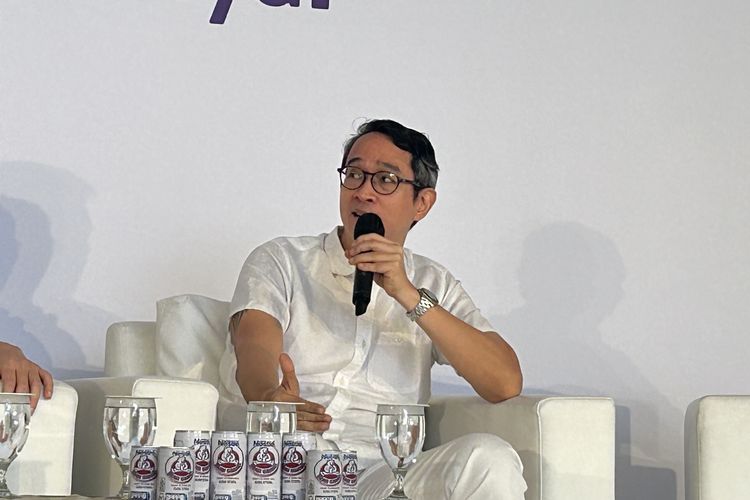 henry manampiring, penulis henry manampiring, cara henry manampiring bangkit dari depresi, filosofi stoikisme, cara bangkit dari depresi, Kisah Henry Manampiring Bangkit dari Depresi Lewat Filosofi Stoisisme, Didiagnosis depresi dan tak takut mencari pertolongan, Menemukan prinsip stoisisme di tengah depresi, Fokus pada hal yang bisa dikendalikan, Buku yang lahir dari perjalanan hidup