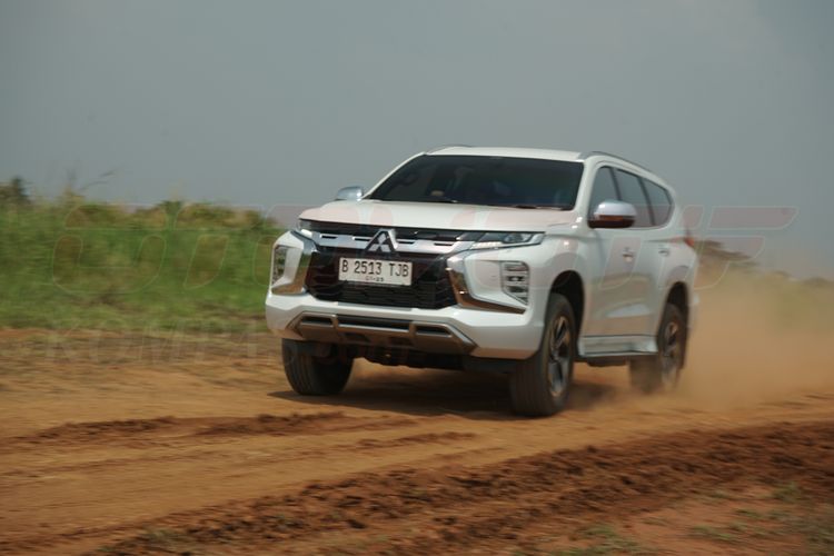 keluhan pengguna, Mitsubishi Pajero Sport, SUV Ladder Frame, Nurdin Setiawan, Pajero Sport 2023: Kenyamanan vs Keluhan Pengguna, Pembaruan Modernitas, Kenyamanan yang Penuh Pujian, Namun..., Masalah Detail yang Mengganggu, Biaya dan Pelayanan Purna Jual , Penilaian Akhir