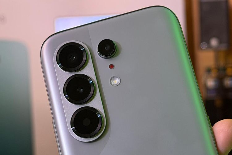 Camon 50 Pro, Tecno, smartphone, Pakai Tecno Camon 50 Pro 5G di Alam Terbuka, Enteng Dibawa, Tangguh Menembus Hujan