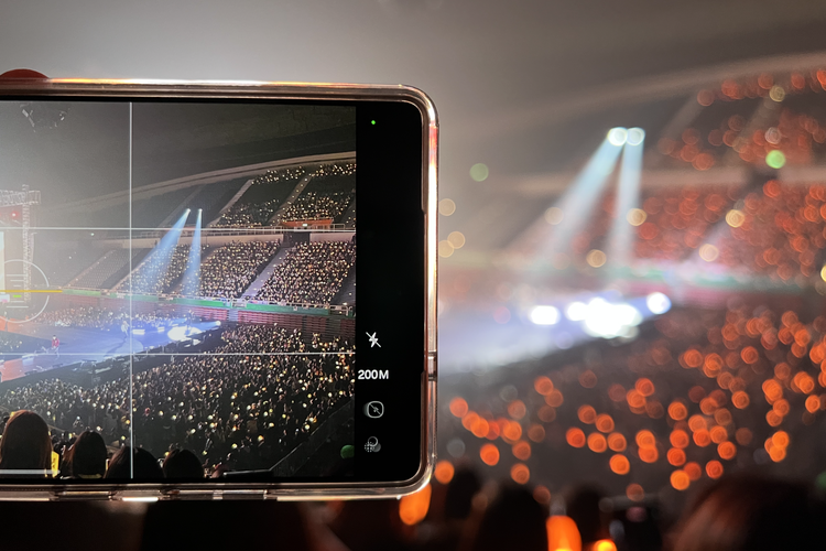 konser, NCT 127, konser nct 127, HP Konser, Samsung S25 Ultra, Galaxy S25 Ultra, Samsung Galaxy S25 Ultra, Bawa Samsung S25 Ultra ke Konser NCT 127 Taipei, Hasilnya Gokil dan Jernih Banget!, Kamera 200 MP bikin hasil cropping tidak pecah, Suasana konser dalam bidikan kamera ultrawide 50 MP, Motret ala profesional pakai mode Pro, Serunya konser NCT 127 dengan Live Interpreter