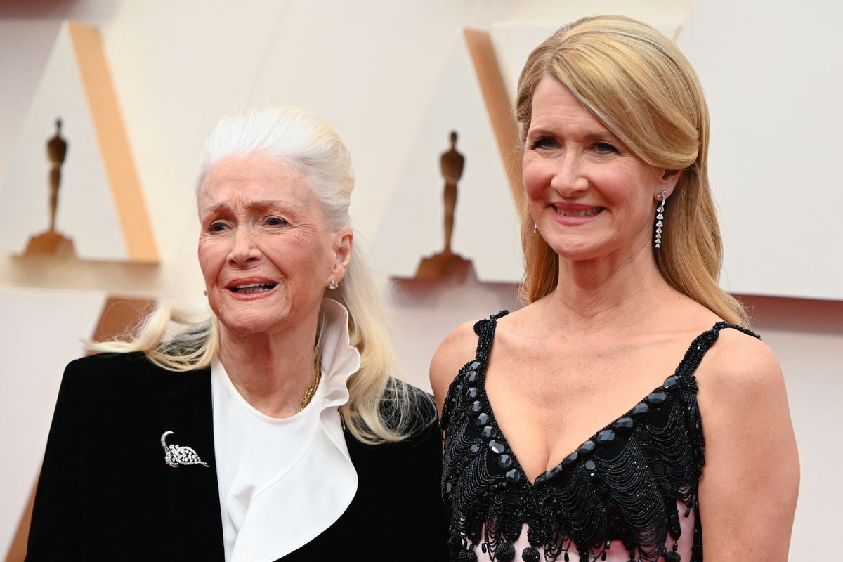 Realita Penata Gaya Bintang Hollywood di Ajang Oscar 2026, Beban menjaga perhiasan, Persiapan berbulan-bulan, Napas lega usai pemotretan, Membawa pesan lewat pakaian, Menata gaya bintang cilik, Uji tangga dan kotak darurat, Pagi yang tetap sibuk