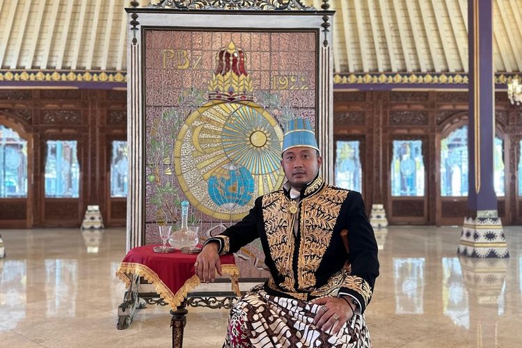 KGPH Mangkubumi, GKR Timoer, PB XIV, PB XIII, Pakubuwono XIV, Keraton Surakarta, KGPAA Hamengkunegoro, suksesi keraton solo, Suksesi Keraton Surakarta, GKR Timoer Beri Penjelasan Soal Surat Wasiat PB XIII: Ini Sesuatu yang Tabu, GKR Timoer: Surat Wasiat PB XIII Benar Ada, GKR Timoer Tolak Sebutan Hangabehi, Surat Wasiat PB XIII Jadi Dasar Pengangkatan PB XIV, Isi Pernyataan KGPH Mangkubumi