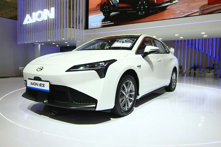 mobil listrik, sedan listrik, Aion ES, Aion, GAC Indonesia, Apa Kabar Sedan Listrik Aion ES?