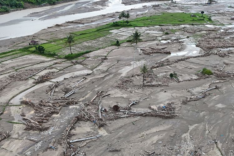 Aceh, Sumatera, korban banjir di Aceh, BERITA FOTO: Dampak Banjir Sumatera dan Potret Kerusakannya