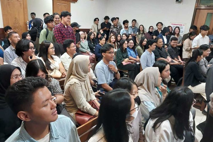 PN Sleman, bmw tabrak mahasiswa ugm, Argo Ericko Achfandi, Christiano Tarigan, Sidang Perdana Christiano Tarigan, Sopir BMW Penabrak Mahasiswa UGM Argo Ericko Achfandi Digelar di Sleman, Alasan Sidang Digelar secara Daring, Fakta Persidangan yang Bergulir di PN Sleman, Kehadiran Puluhan Teman Argo di PN Sleman, Pelimpahan Kasus dan Barang Bukti ke Kejaksaan, Kronologi Kecelakaan BMW Maut yang Tewaskan Argo Ericko Achfandi