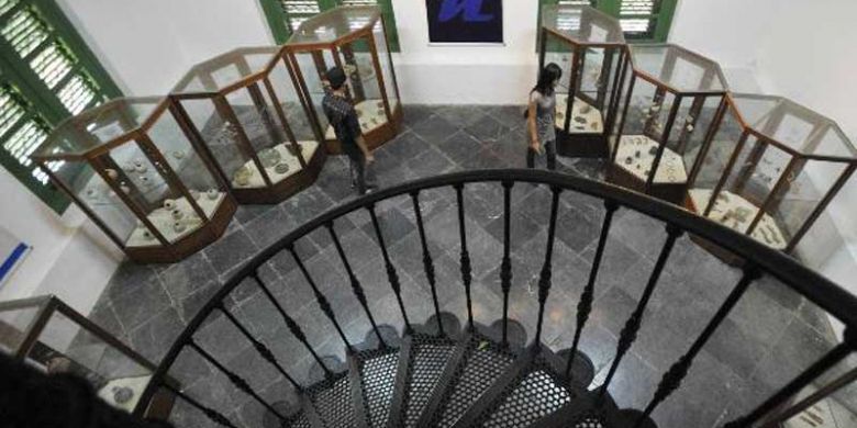 7 Museum Jakarta untuk Wisata Edukatif Saat Ramadan, 1. Museum Nasional, 2. Museum Fatahillah, 3. Museum Wayang, 4. Museum Bank Indonesia, 5. Museum Keramik, 6. Museum Kebangkitan Nasional, 7. Museum Bank Mandiri