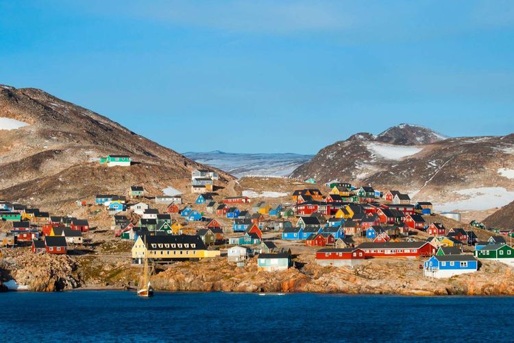 Greenland, Greenland Jadi Sorotan Dunia Setelah Diincar Trump, Ada Apa Sih di Sana?, Negeri es yang memukau, tapi sulit dijangkau, Ilulissat: Kota pelabuhan cantik dengan icefjord ajaib, Pengalaman yang tak terlupakan di Greenland, Surga untuk pencinta kapal pesiar, Jelajah pesisir dengan Sarfaq Ittuk: Cara lokal menikmati Greenland, Timur Greenland: Liar, sunyi, dan hampir tak terjamah, Ittoqqortoormiit: Desa nyaris terisolasi, Musim dingin yang ekstrem degan keindahan aurora