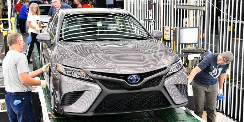 otomotif, Toyota, Tekanan Dagang, Toyota Pertimbangkan Impor Mobil Produksi AS