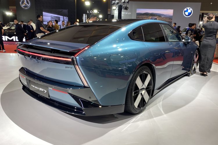 sedan listrik, XPeng P7, Xpeng The Next P7: Sedan Listrik dengan Fast Charging dan V2L
