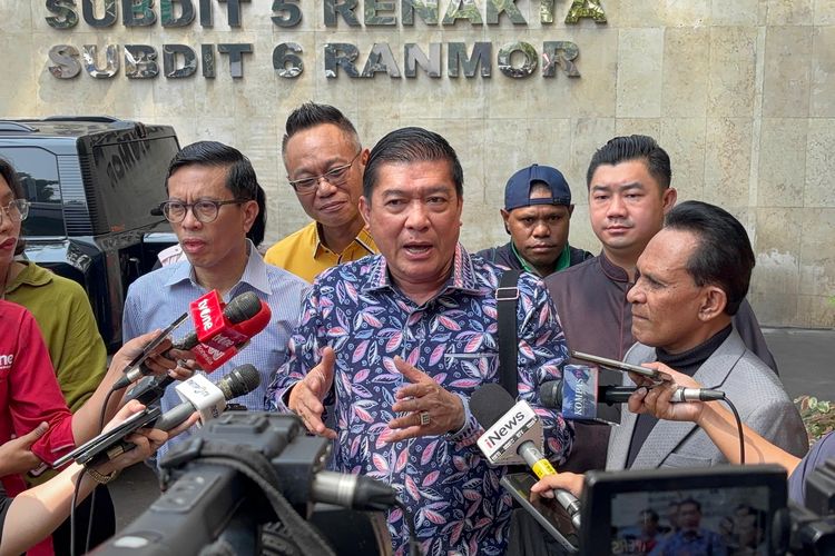 Silfester Matutina, Jusuf Kalla, silfester matutina relawan jokowi, silfester matutina jusuf kalla, silfester matutina fitnah jusuf kalla, Perjalanan Kasus Silfester Matutina, Dipenjara karena Hina Jusuf Kalla, Perjalanan kasus Silfester Matutina, Silfester membantah memfitnah Jusuf Kalla, Silfester divonis 1,5 tahun penjara, Profil Silfester Matutina