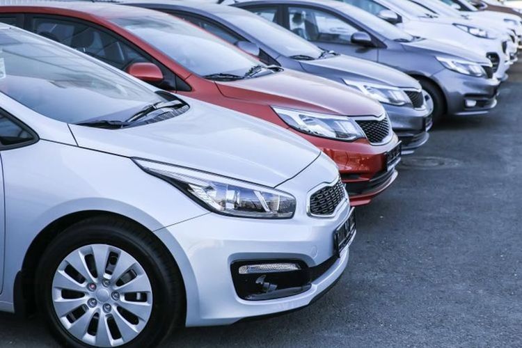 kendaraan, otomotif, penjualan mobil, Pendapatan Kelas Menengah Tak Mampu Kejar Kenaikan Harga Mobil