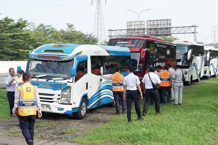 melanggar, Kemenhub Periksa 60.946 Bus, Ribuan Tak Laik Operasi
