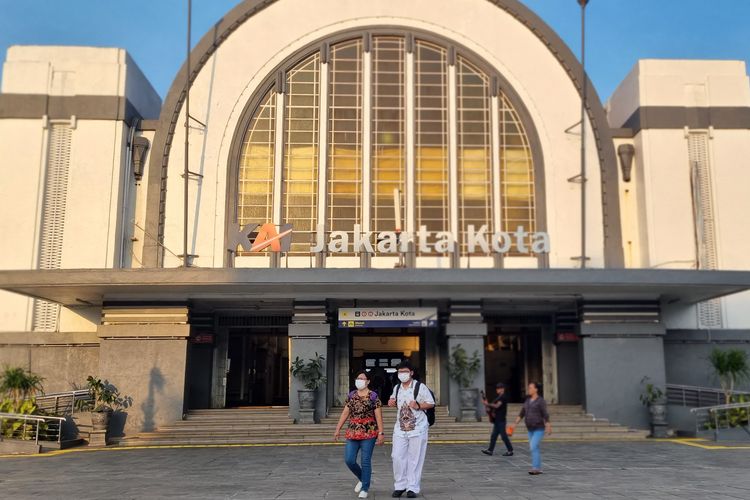 Museum Bank Mandiri ada apa saja, museum bank mandiri dimana, museum bank mandiri buka jam berapa, museum bank mandiri tiket, museum bank mandiri jakarta, panduan ke museum bank mandiri, Panduan Lengkap ke Musuem Bank Mandiri, Simak Sebelum Berkunjung, Panduan lengkap ke Museum Bank Mandiri, Cara berkunjung ke Musuem Bank Mandiri, Cara ke Museum Bank Mandiri naik KRL, Spot Menarik di Museum Bank Mandiri