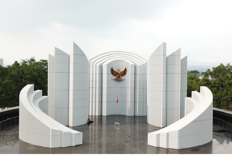 Bandung, libur Lebaran, Ide Liburan di Bandung, Mampir ke Tempat Wisata Sejarah, 1. Gedung Sate, 2. Gedung Merdeka, 3. Museum Mandala Wangsit Siliwangi, 4. Museum Konferensi Asia Afrika, 5. Monumen Perjuangan Rakyat Jawa Barat, 6. Gedung Indonesia Menggugat, 7. Goa Belanda