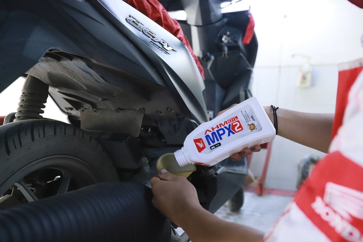 ganti oli, Cek Oli Bukan Sekadar Formalitas, Ini Sinyal Mesin Minta Ganti Pelumas