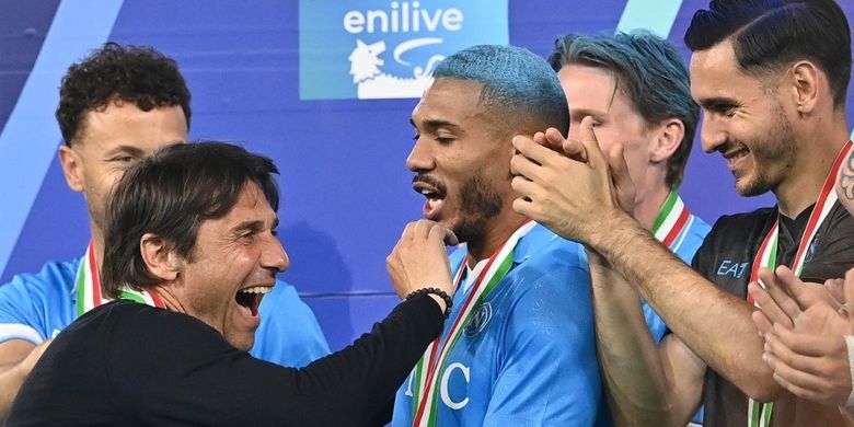 Antonio Conte, Napoli, Serie A, Bologna, Xavi Hernandez, Thiago Motta, Liga Italia, Rencana Napoli Gantikan Antonio Conte dengan Xavi Hernandez