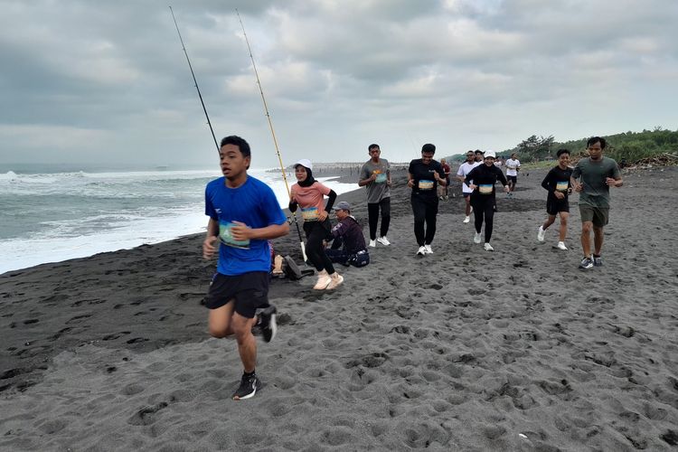 Kulon Progo, Pantai Glagah, Pantai Glagah Kulon Progo, Lari Sambil Wisata di Pantai Glagah Kulon Progo, Lewati Aspal, Pasir, hingga Hutan Cemara