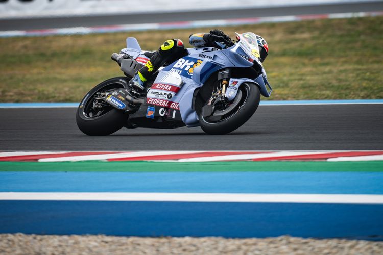 MotoGP, Marc Marquez, pole position, Sirkuit Mandalika, Marco Bezzecchi, sesi kualifikasi, Raul Fernandez, Fermin Aldeguer, motogp 2025, MotoGP Indonesia 2025, Hasil Kualifikasi MotoGP Indonesia 2025: Bezzecchi Pole Position